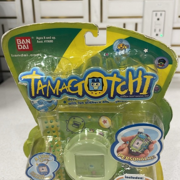 2007 Tamagotchi Connection Green Gotchi Gear - Picture 2 of 16